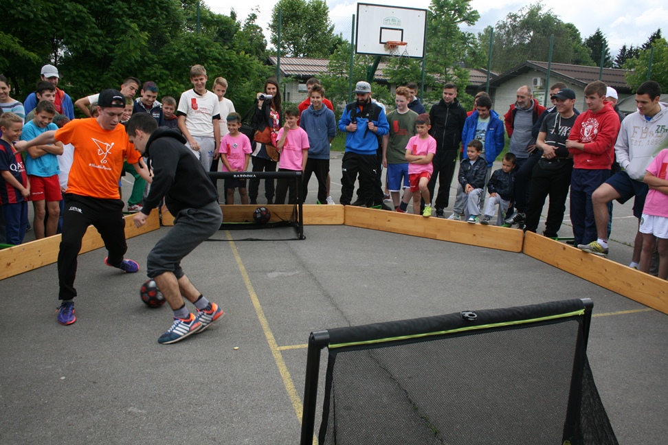 Kdo_bo_koga_Avtorica_Ana_Colja