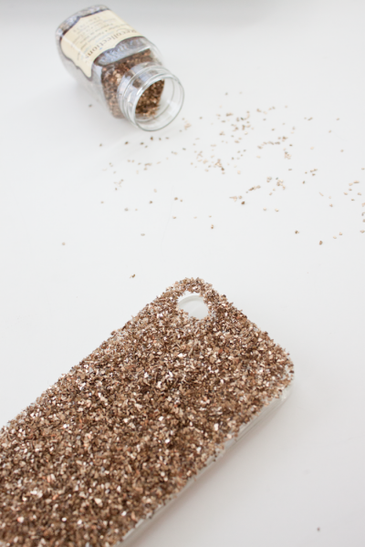 diy-glam-glass-glitter-phone-case-4